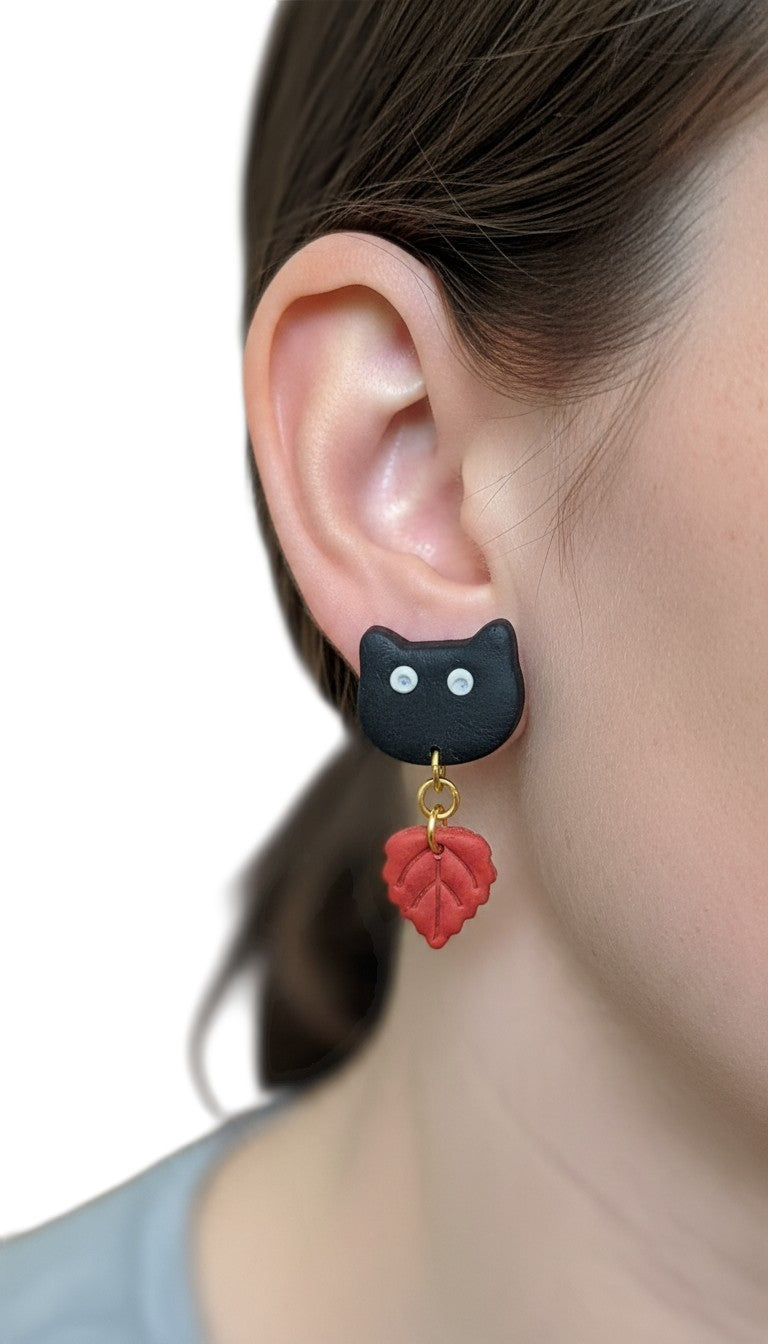 Cat & Autumn leaf