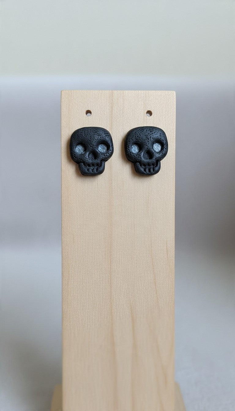 Skull studs- Black
