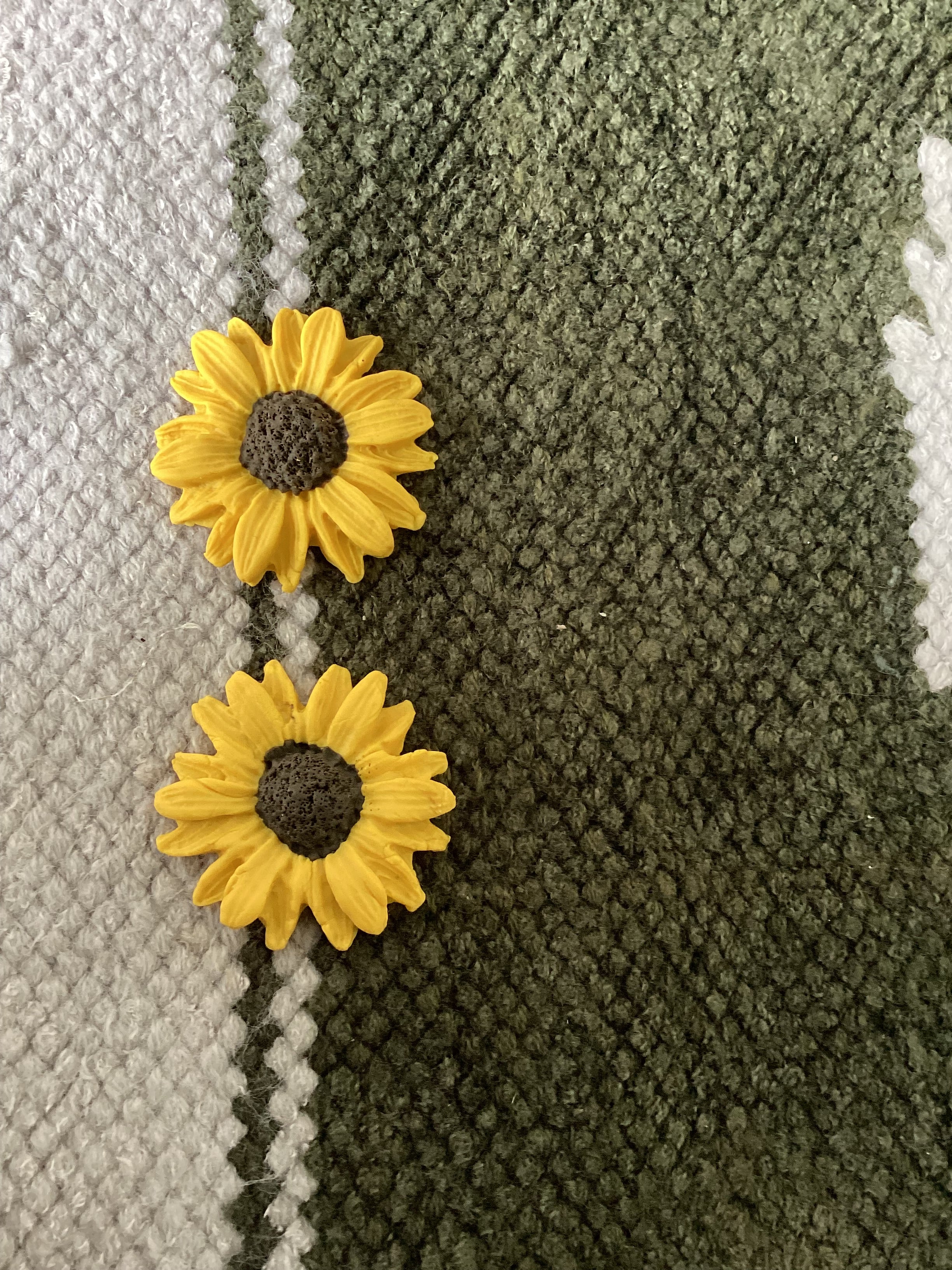Flowers studs