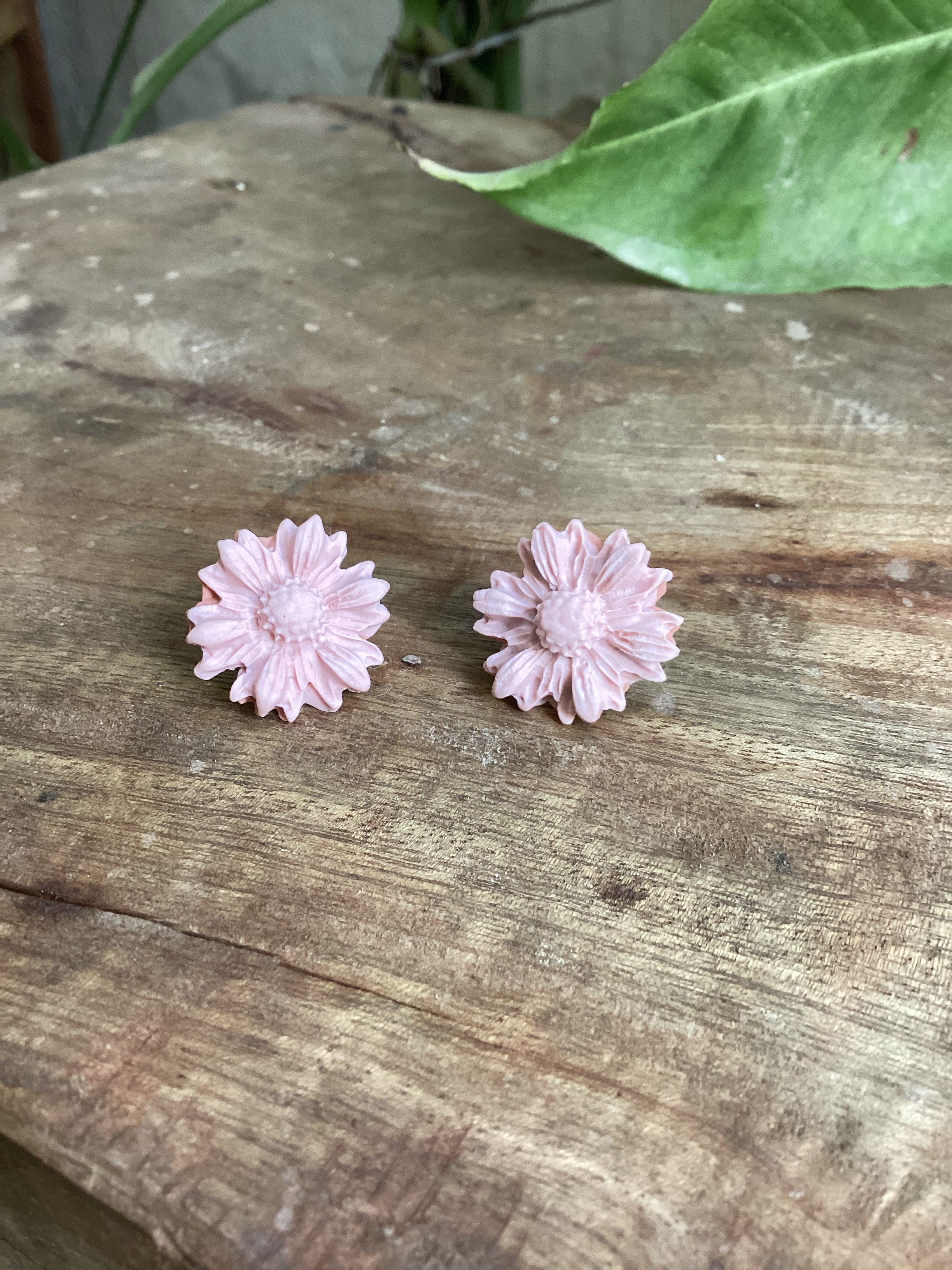 Flowers studs