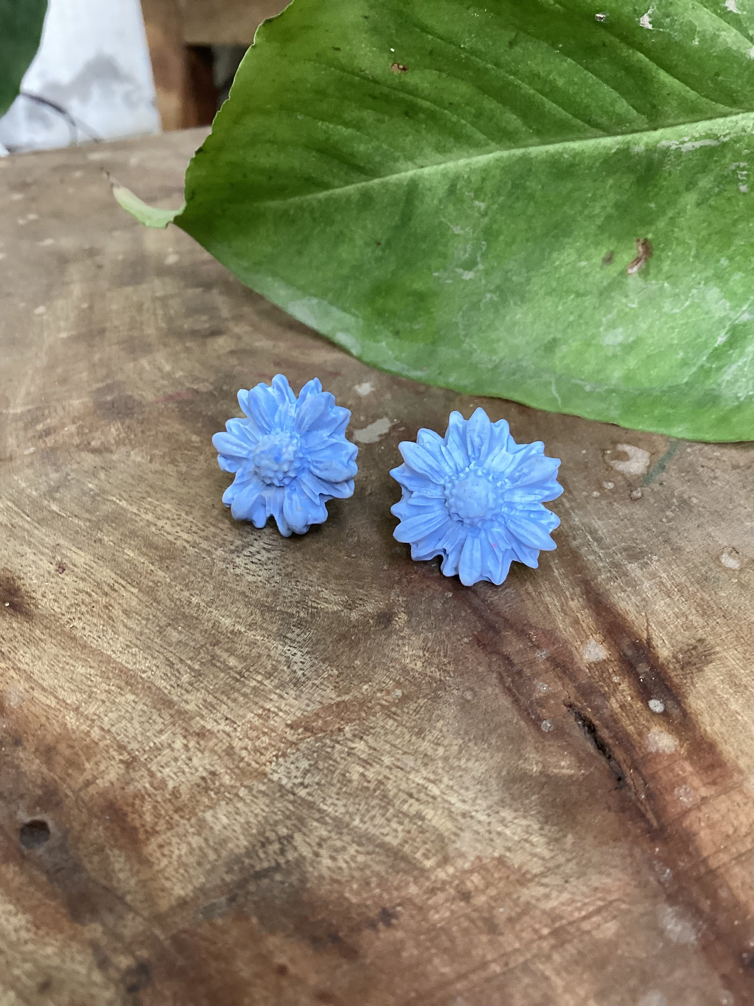 Flowers studs