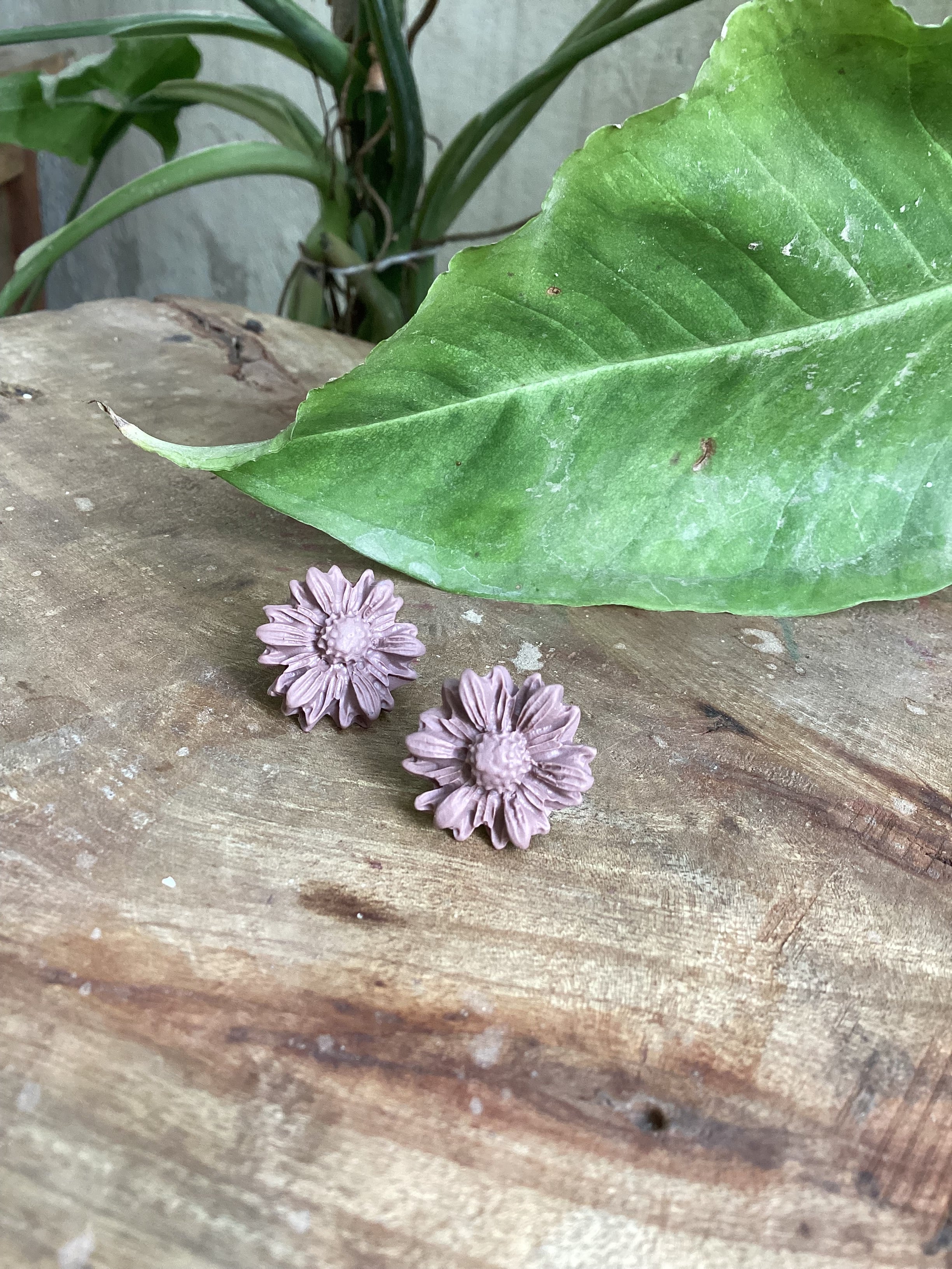 Flowers studs