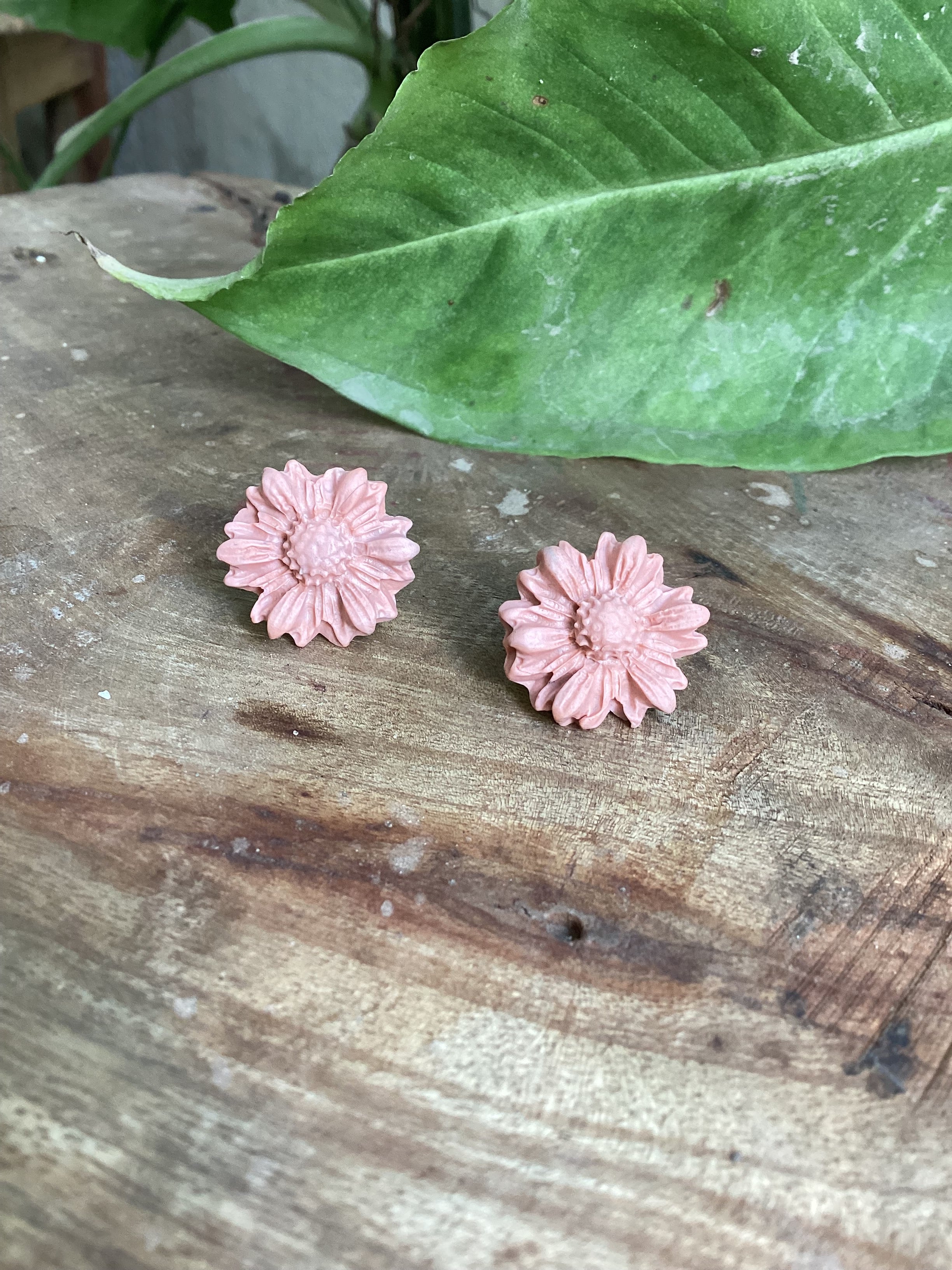 Flowers studs