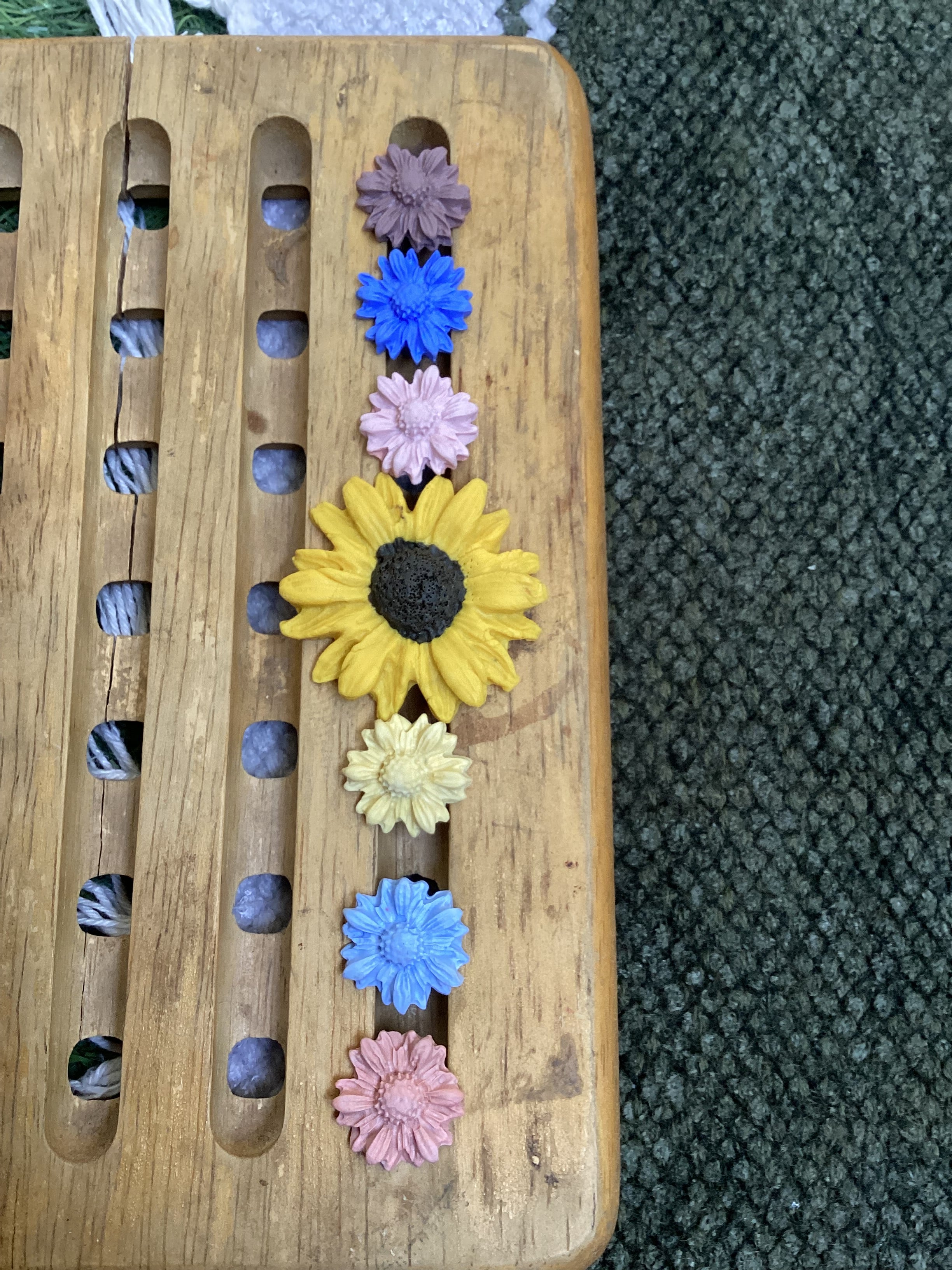 Flowers studs