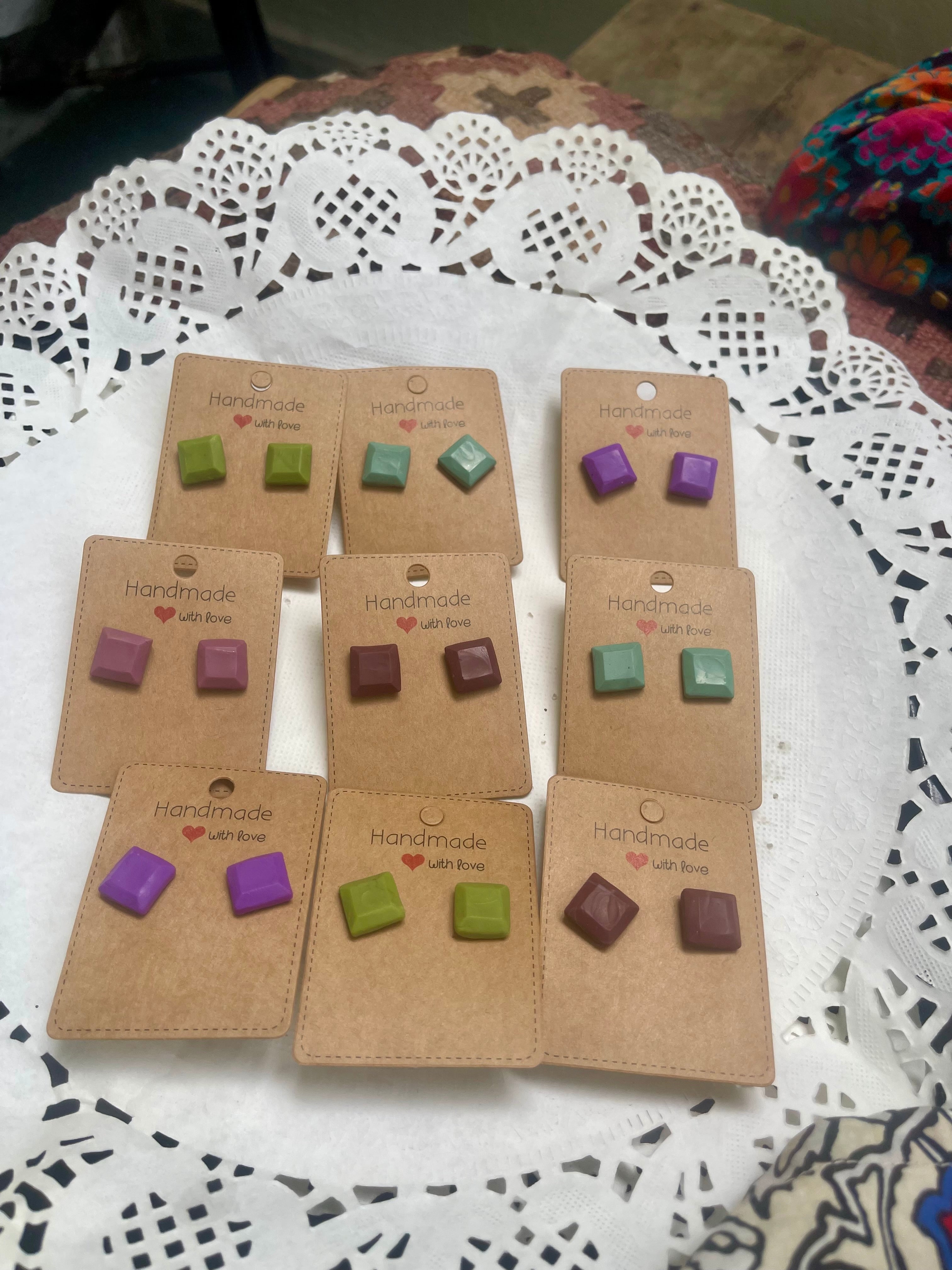 Cuboidal geometric studs