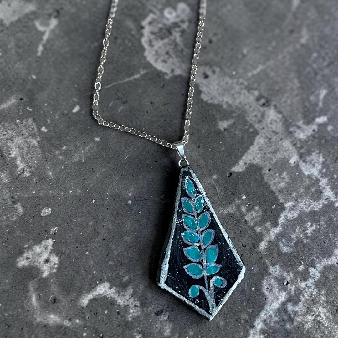 Leaf Pendant- Black
