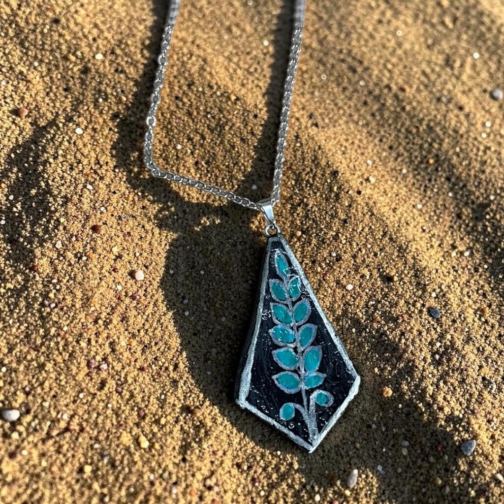 Leaf Pendant- Black