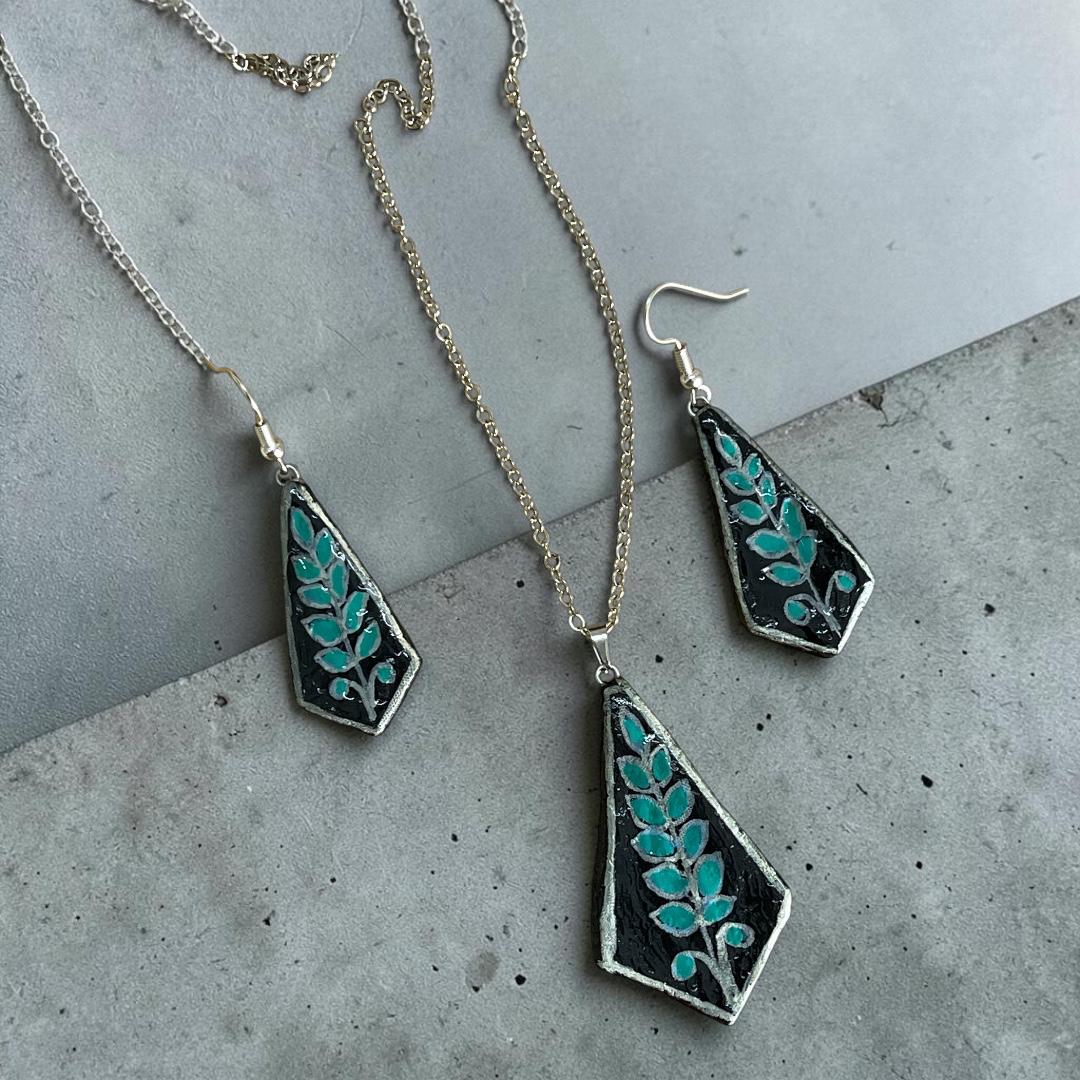 Leaf Pendant Set-Black
