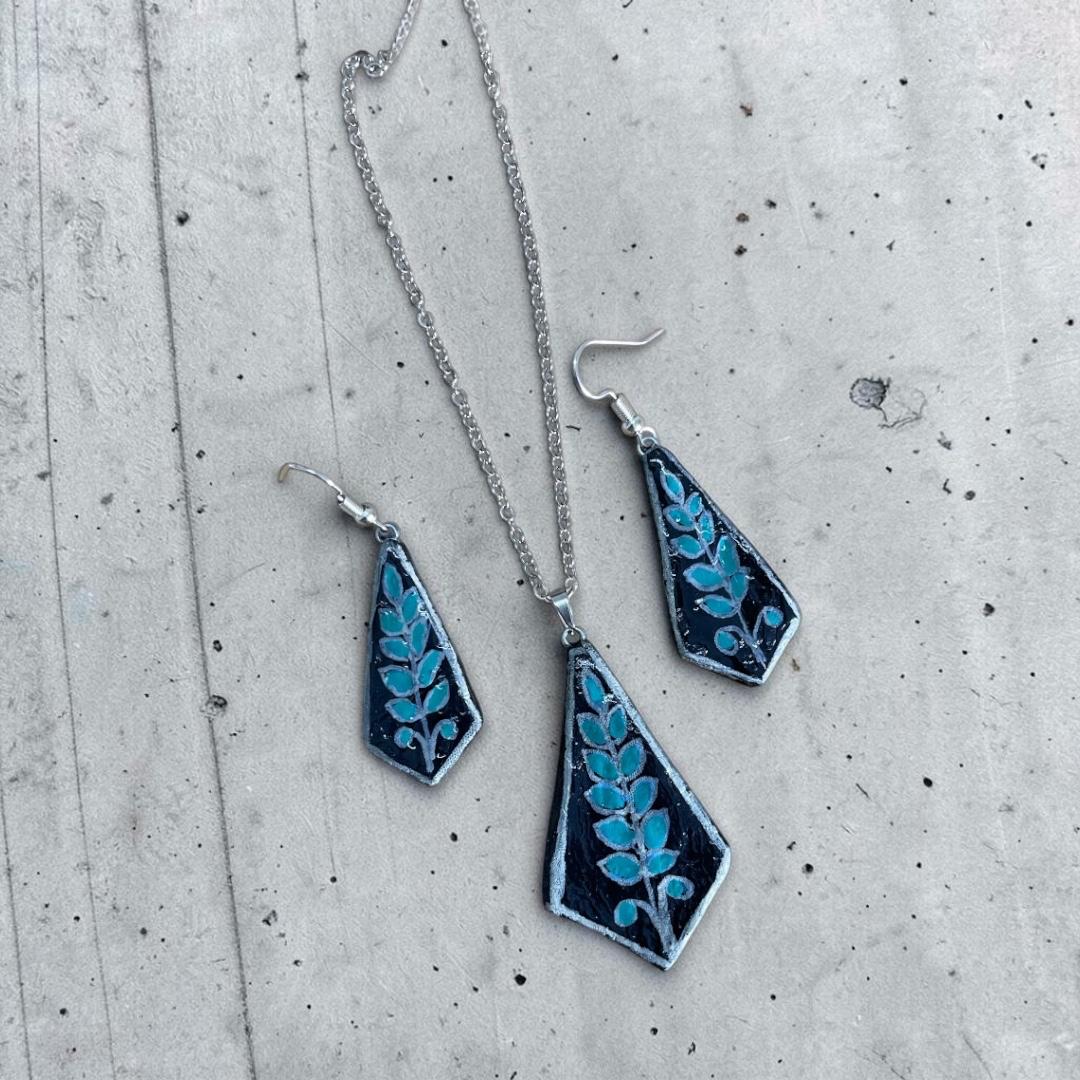 Leaf Pendant Set-Black